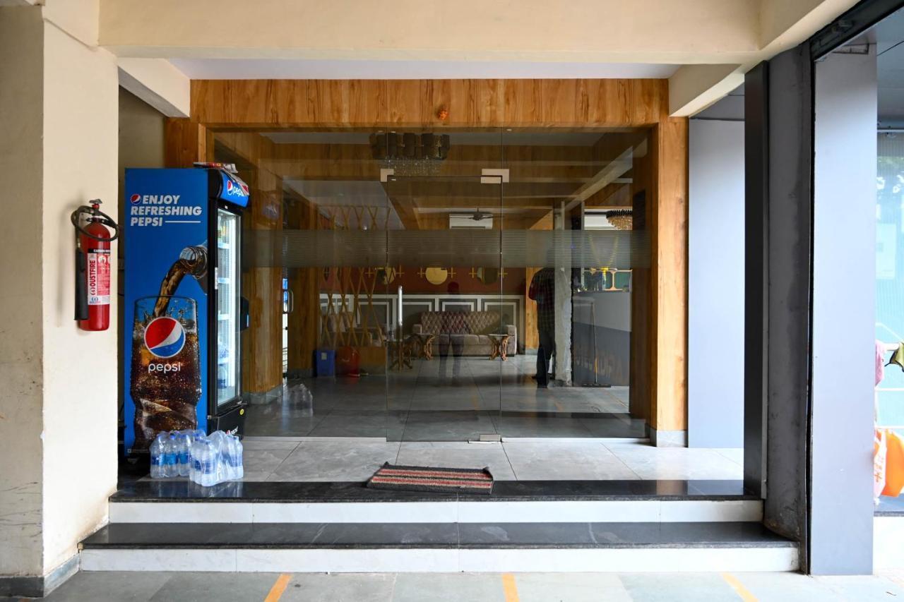 Hotel Adiraj Residency à Navi Mumbai Extérieur photo
