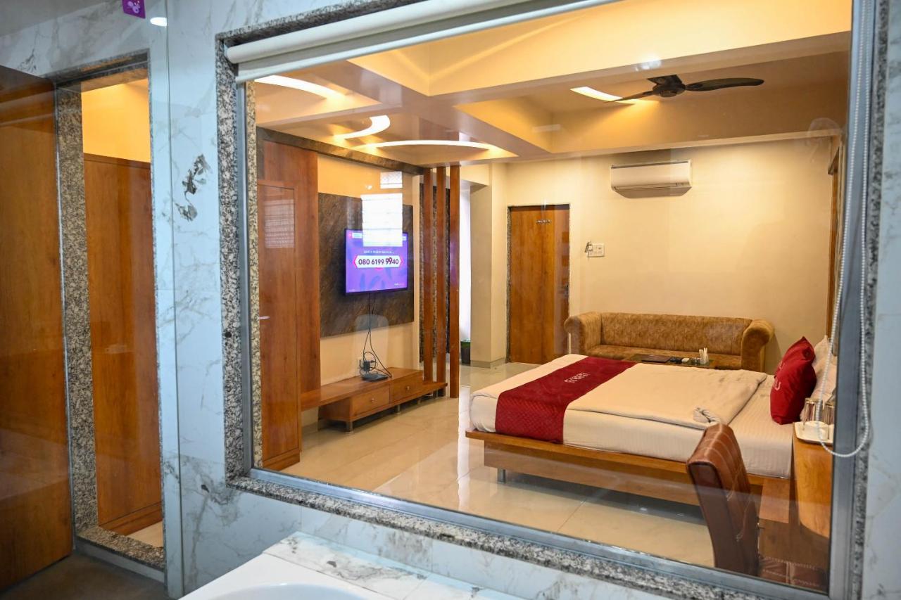 Hotel Adiraj Residency à Navi Mumbai Extérieur photo