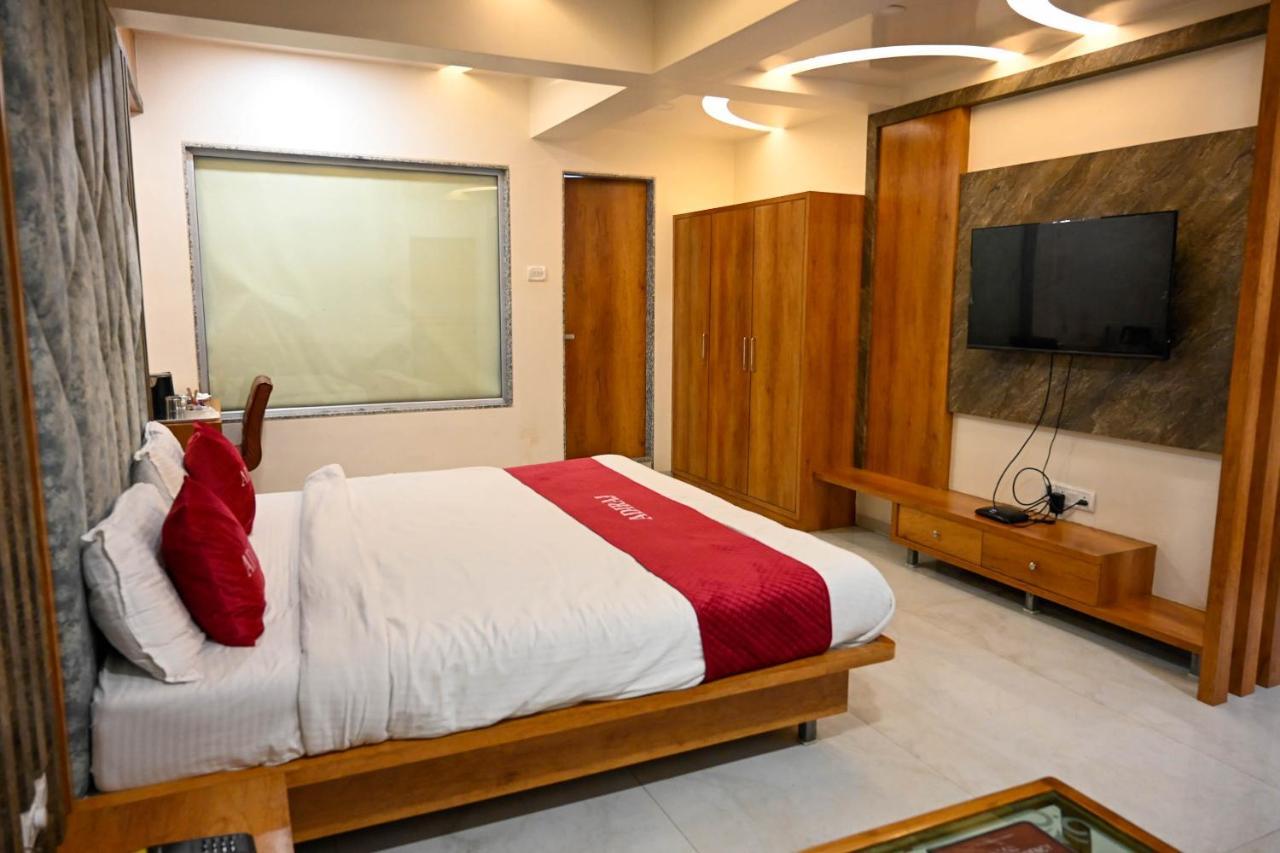 Hotel Adiraj Residency à Navi Mumbai Extérieur photo