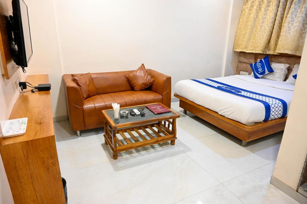 Hotel Adiraj Residency à Navi Mumbai Extérieur photo