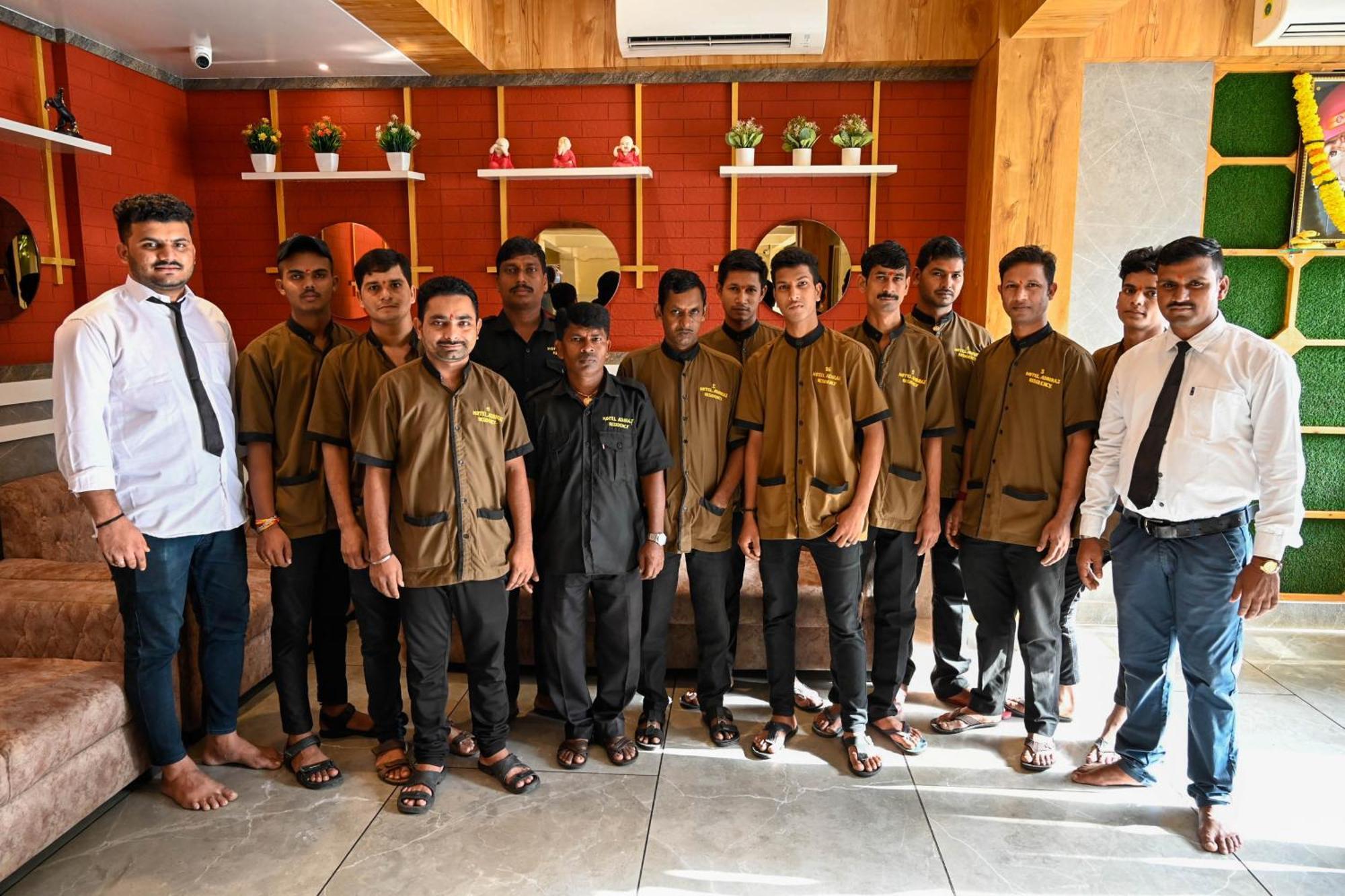Hotel Adiraj Residency à Navi Mumbai Extérieur photo