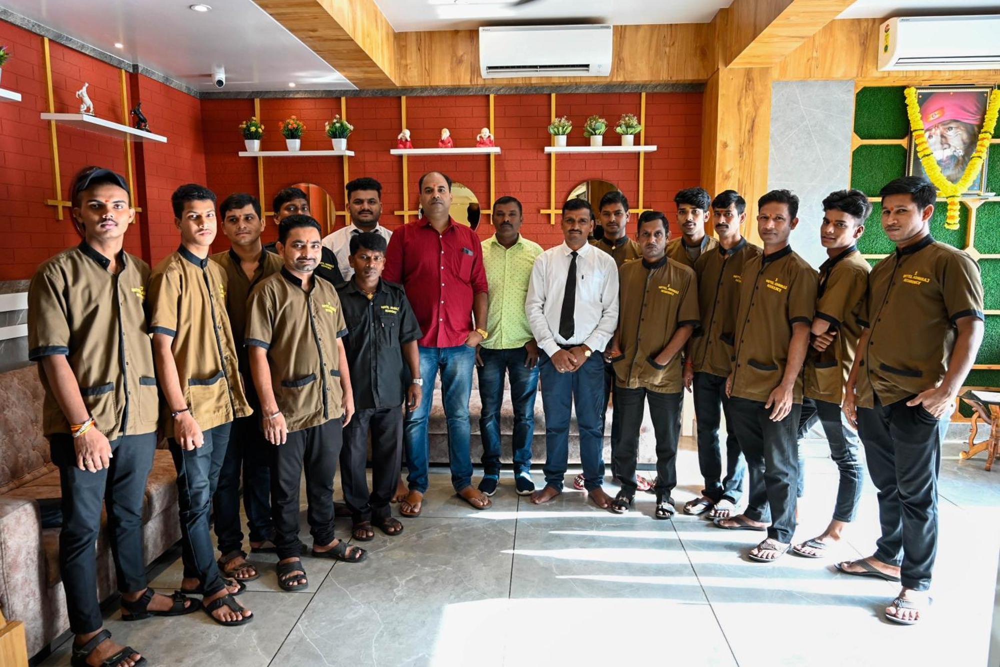 Hotel Adiraj Residency à Navi Mumbai Extérieur photo