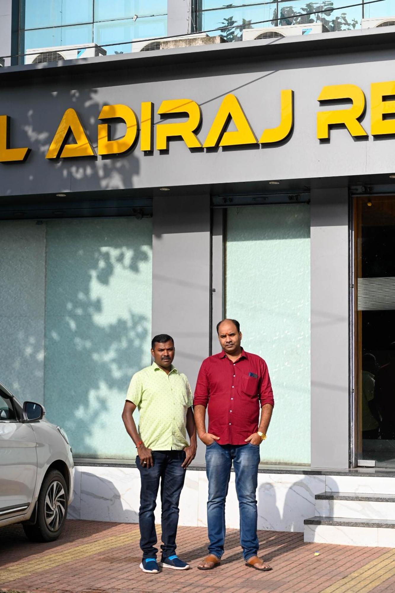 Hotel Adiraj Residency à Navi Mumbai Extérieur photo