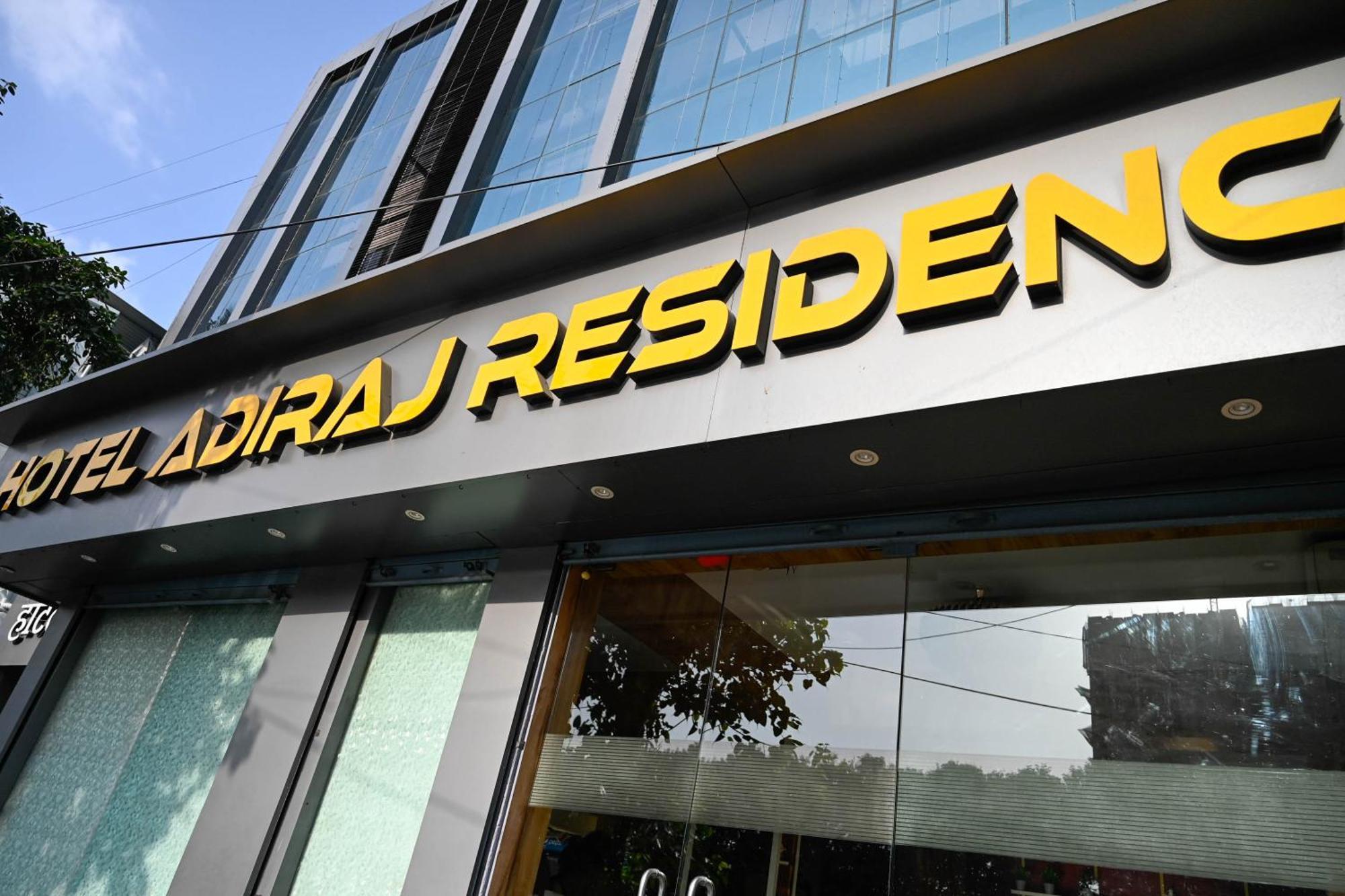 Hotel Adiraj Residency à Navi Mumbai Extérieur photo