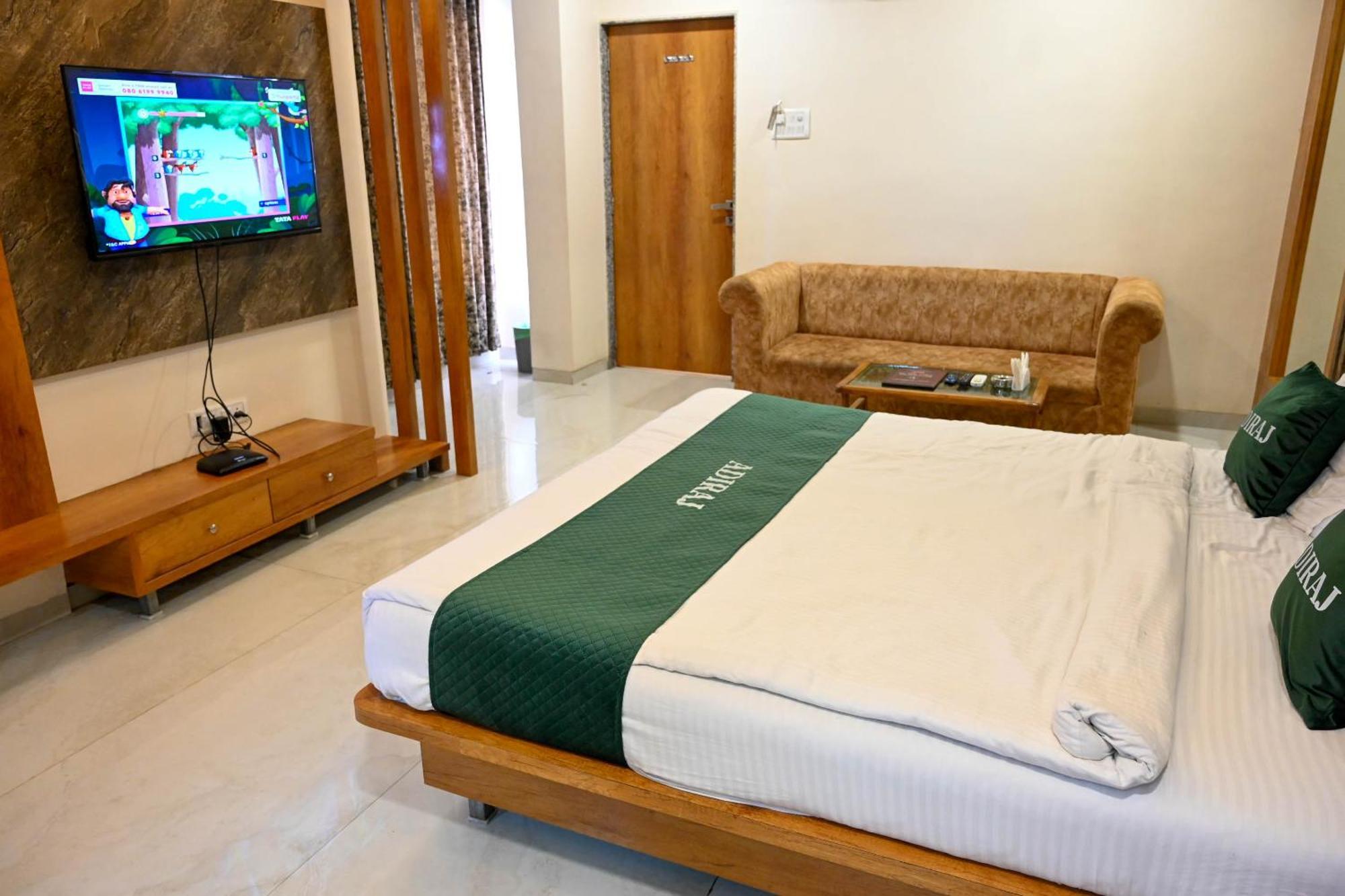 Hotel Adiraj Residency à Navi Mumbai Extérieur photo