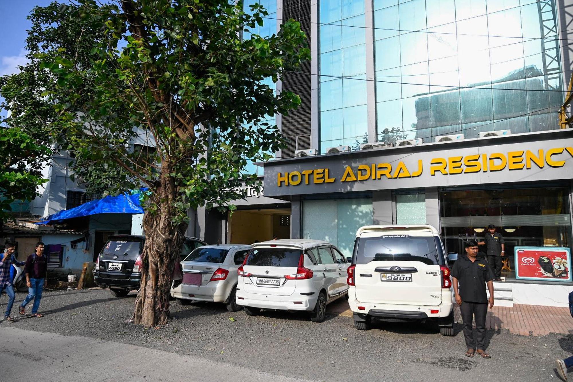 Hotel Adiraj Residency à Navi Mumbai Extérieur photo