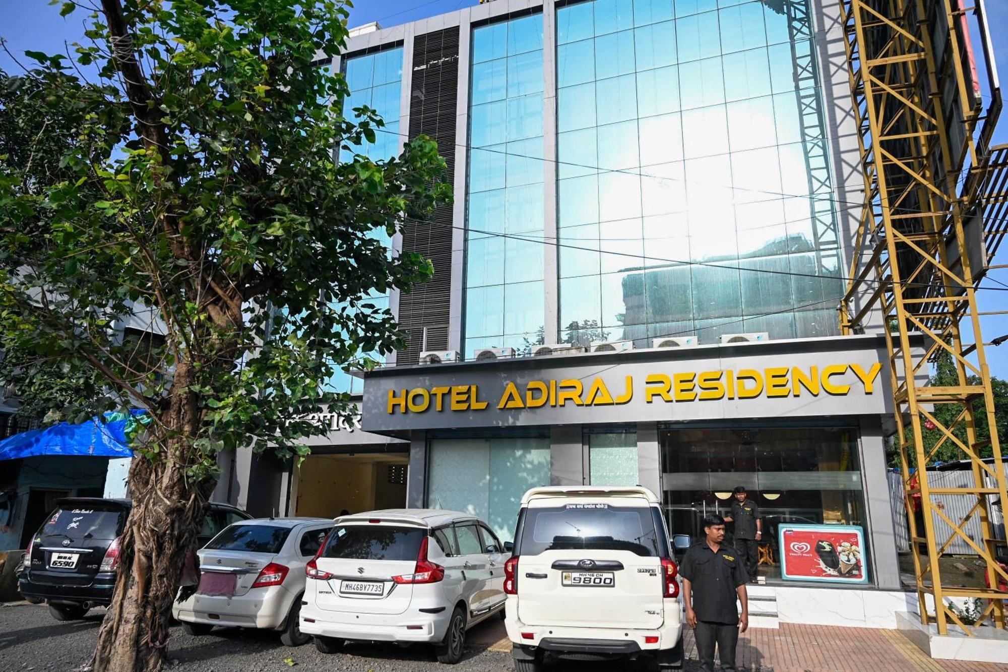 Hotel Adiraj Residency à Navi Mumbai Extérieur photo