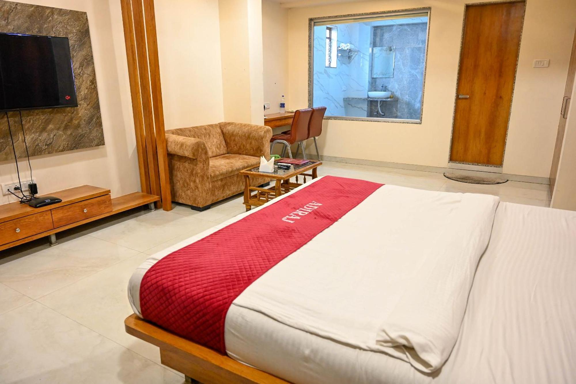 Hotel Adiraj Residency à Navi Mumbai Extérieur photo