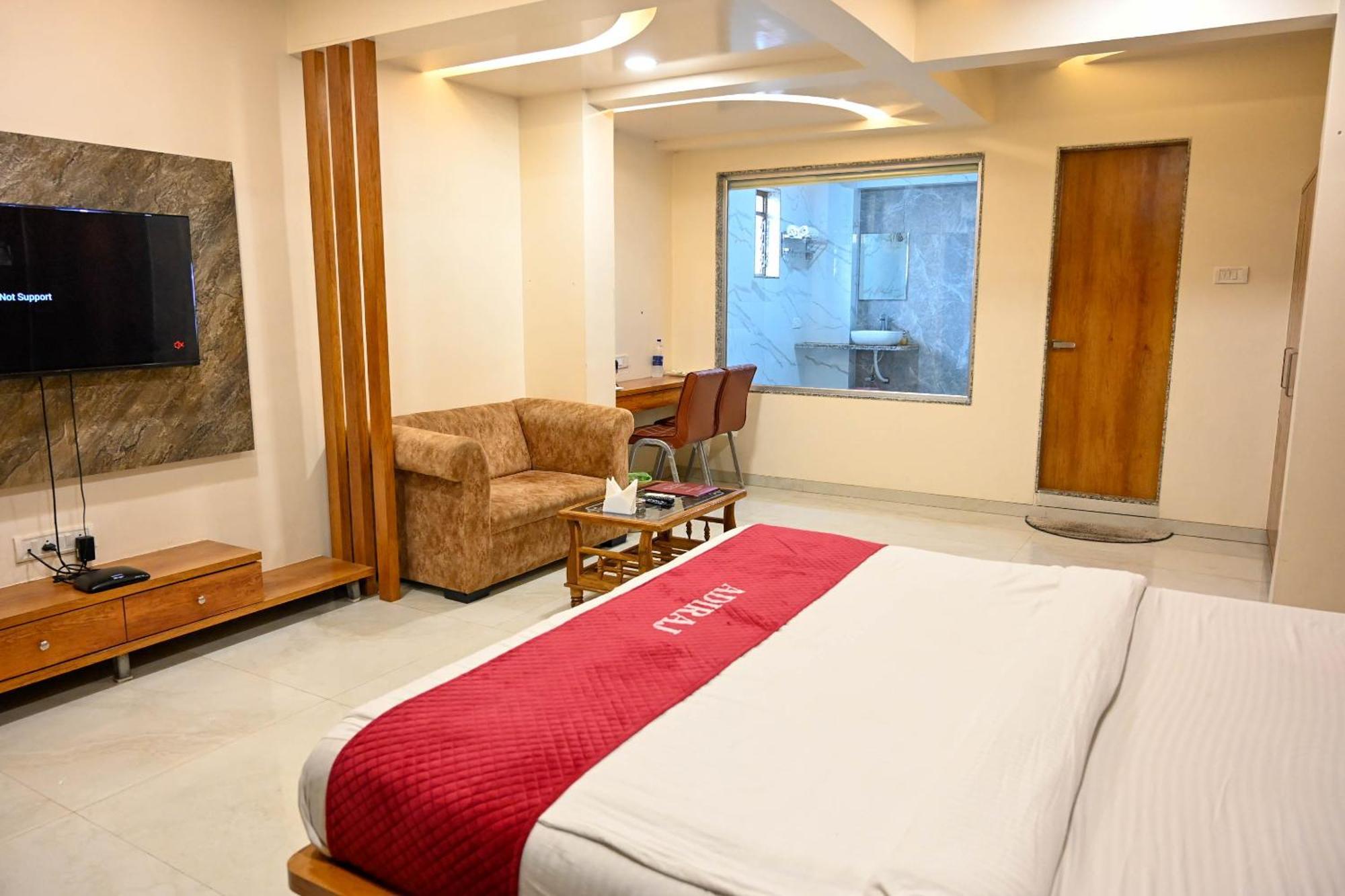 Hotel Adiraj Residency à Navi Mumbai Extérieur photo