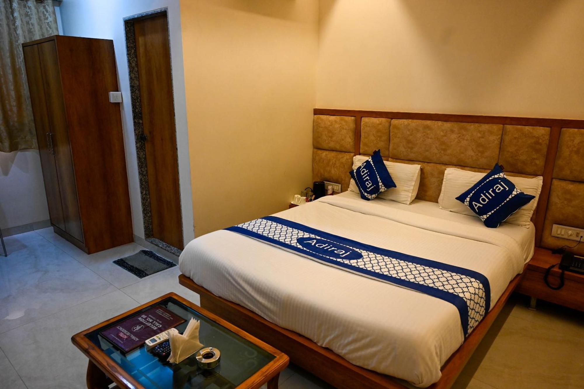 Hotel Adiraj Residency à Navi Mumbai Extérieur photo