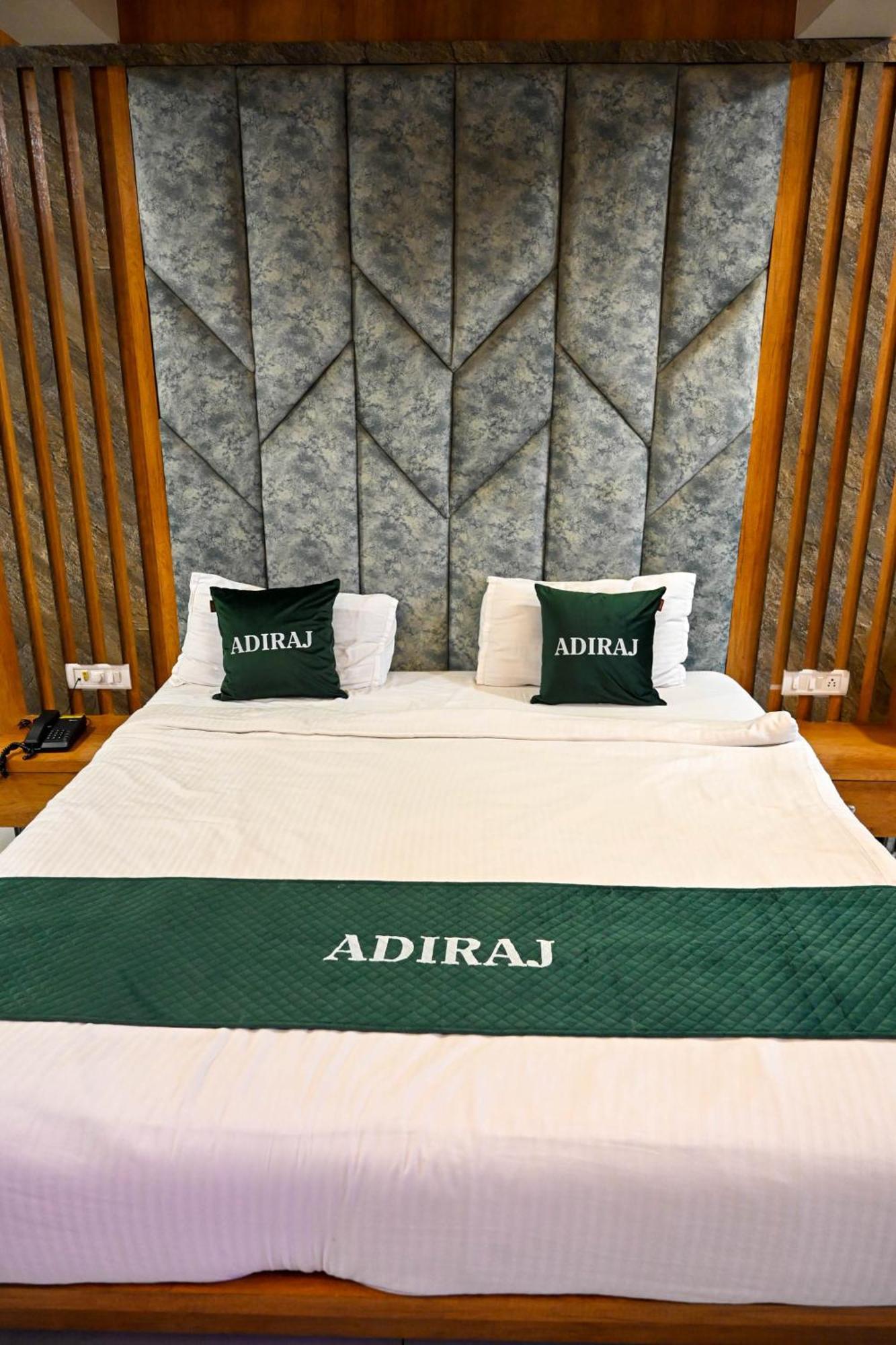 Hotel Adiraj Residency à Navi Mumbai Extérieur photo