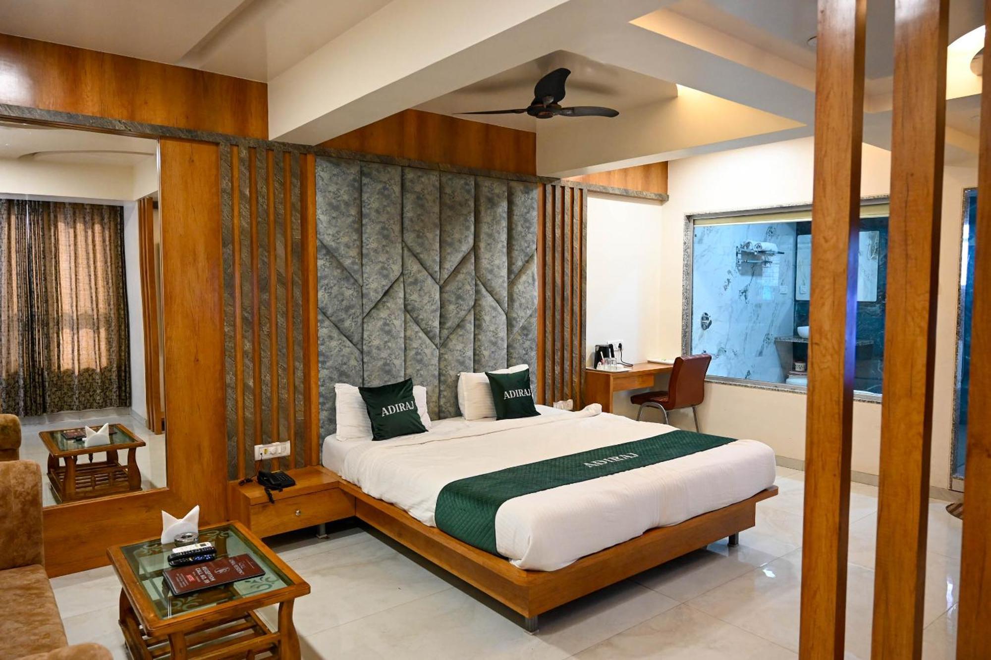 Hotel Adiraj Residency à Navi Mumbai Extérieur photo