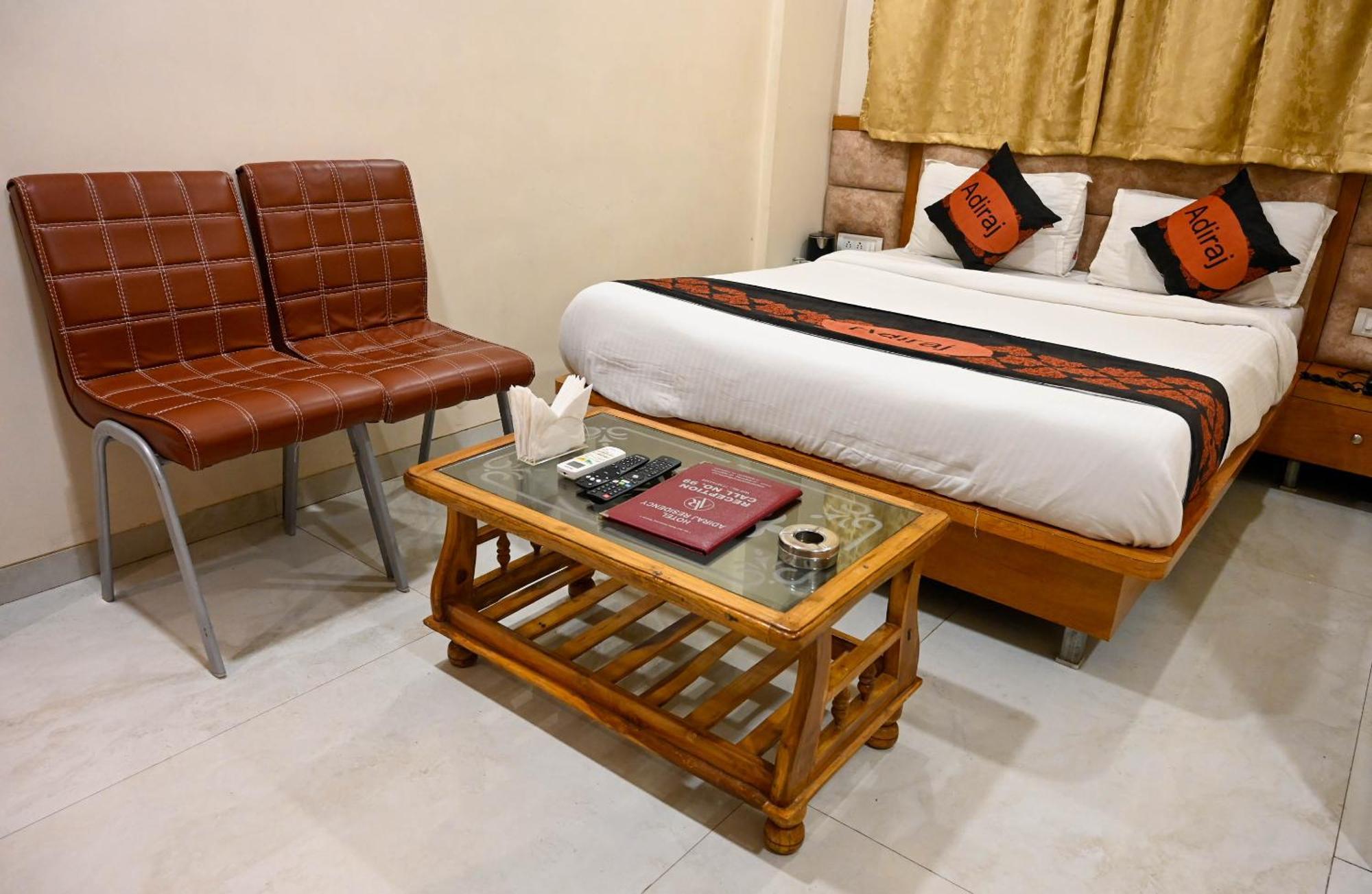Hotel Adiraj Residency à Navi Mumbai Extérieur photo