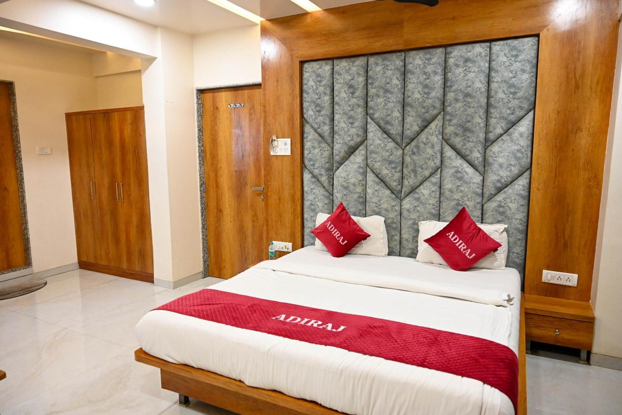 Hotel Adiraj Residency à Navi Mumbai Extérieur photo