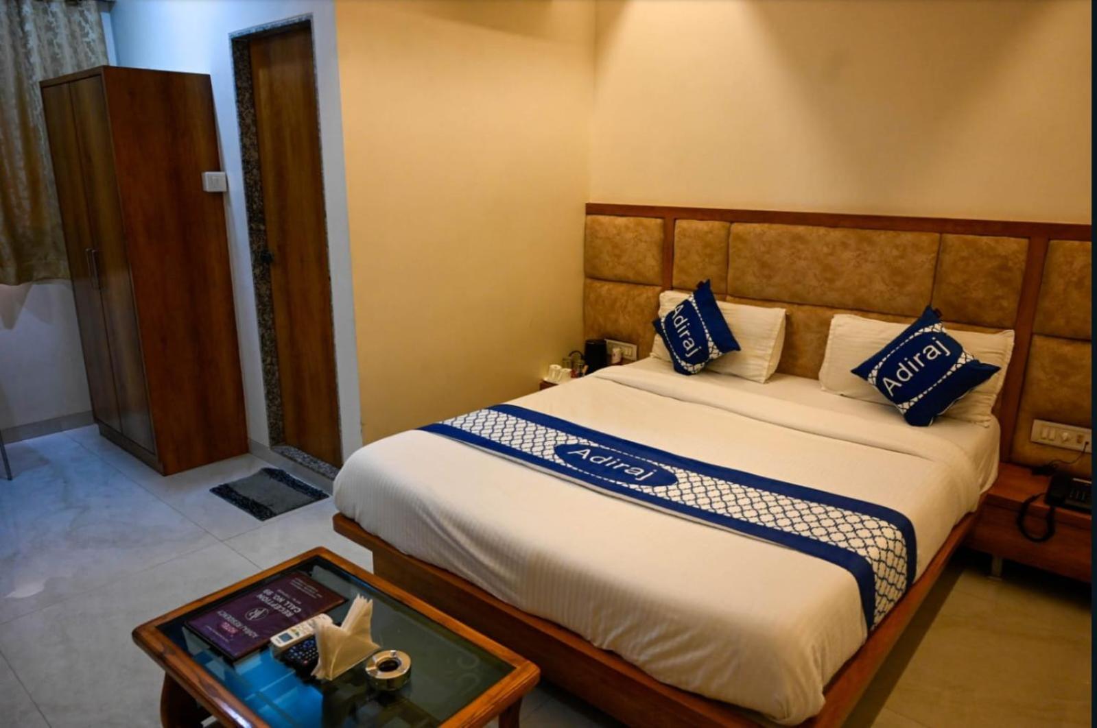 Hotel Adiraj Residency à Navi Mumbai Extérieur photo