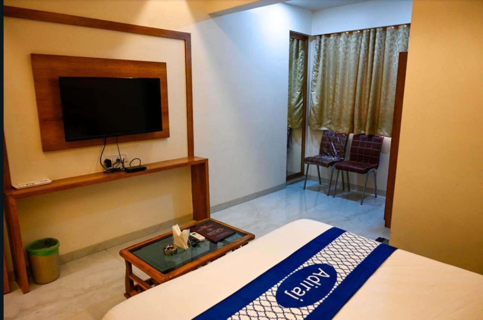 Hotel Adiraj Residency à Navi Mumbai Extérieur photo